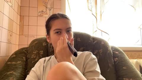 Snapshot of lenniepennachio chatting on 04.25.26 Hellomy name is Natalyits my first day here nice to meet you Give me 50 thumbs ups online show from 04.25.26