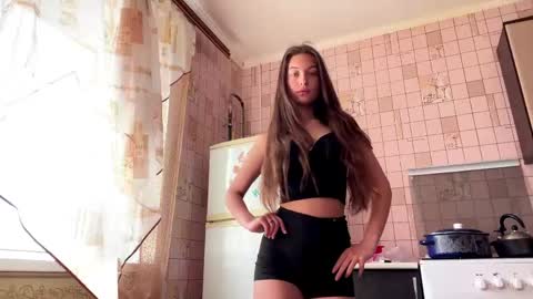 Snapshot of lenniepennachio chatting on 05.15.26 Hellomy name is Natalyits my first day here nice to meet you Give me 50 thumbs ups online show from 05.15.26