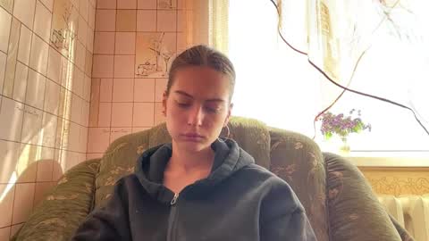 Snapshot of lenniepennachio chatting on 05.23.26 Hellomy name is Natalyits my first day here nice to meet you Give me 50 thumbs ups online show from 05.23.26