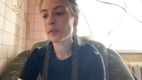 Snapshot of lenniepennachio chatting on 06.03.26 Hellomy name is Natalyits my first day here nice to meet you Give me 50 thumbs ups online show from 06.03.26