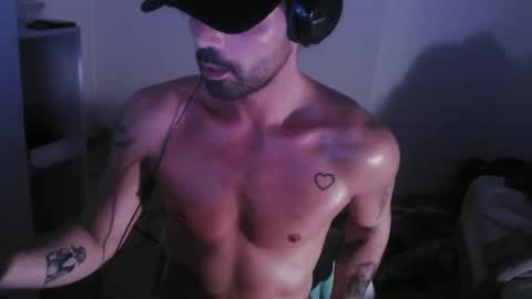Snapshot of leo1991lol chatting on 12.18.24 leo1991lol online show from 12.18.24