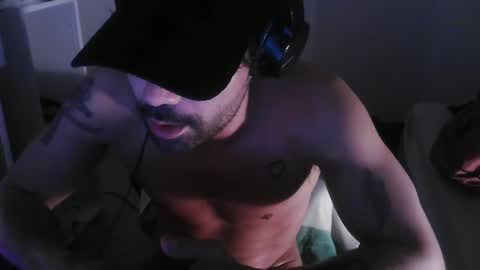Snapshot of leo1991lol chatting on 01.01.25 leo1991lol online show from 01.01.25