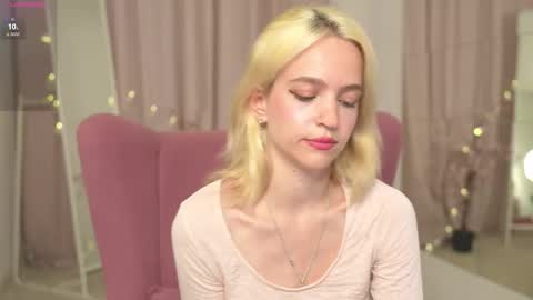 Snapshot of leo_lulu chatting on 10.07.25 Ashly online show from 10.07.25