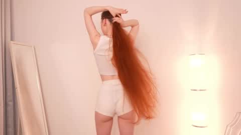 Snapshot of leo_lulu chatting on 10.12.25 Ashly online show from 10.12.25