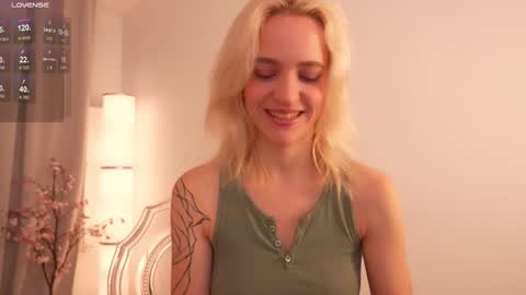 Snapshot of leo_lulu chatting on 11.09.25 Ashly online show from 11.09.25