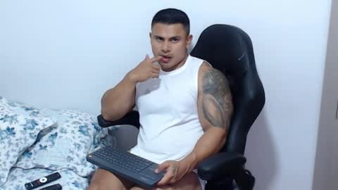 Snapshot of leo_muscleboy chatting on 04.22.26 Leo online show from 04.22.26