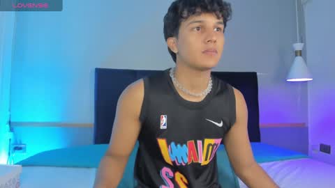 Snapshot of leo_savage_ chatting on 10.07.25 Leo online show from 10.07.25