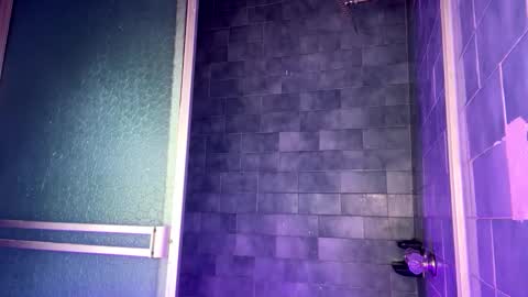 Snapshot of leo_savage_ chatting on 11.07.25 Leo online show from 11.07.25