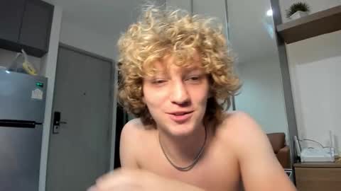 Snapshot of leo_wildd chatting on 10.03.25 leo_wildd online show from 10.03.25