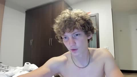 Snapshot of leo_wildd chatting on 10.11.25 leo_wildd online show from 10.11.25