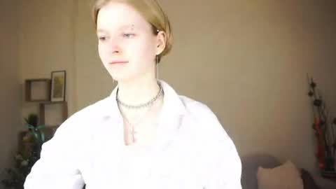 Hello Im Roxy Im just starting my journey here so lets get acquainted online show from 04.18.26