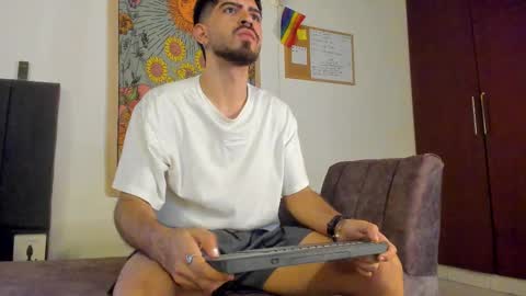 Snapshot of leoliciousss chatting on 02.12.25 Leo online show from 02.12.25