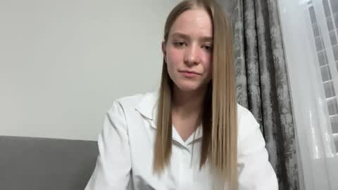 Snapshot of leona_grand chatting on 06.01.26 Emma online show from 06.01.26
