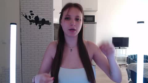 Snapshot of leonaalove chatting on 04.21.26 Leonaalove online show from 04.21.26