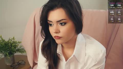 Snapshot of leonardarizk chatting on 10.15.25 Mia online show from 10.15.25