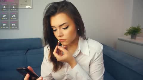 Snapshot of leonardarizk chatting on 10.27.25 Mia online show from 10.27.25