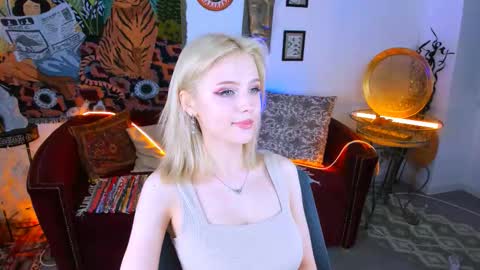 Snapshot of leonastone chatting on 09.27.25 leonastone online show from 09.27.25