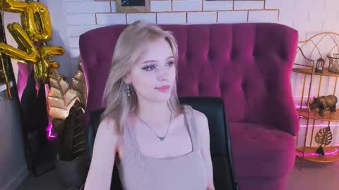 Snapshot of leonastone chatting on 10.10.25 leonastone online show from 10.10.25