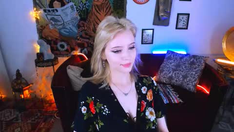 Snapshot of leonastone chatting on 10.15.25 leonastone online show from 10.15.25