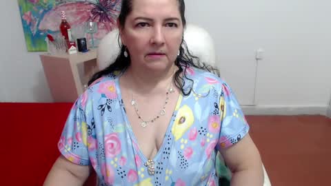 leonela   online show from 09.18.25
