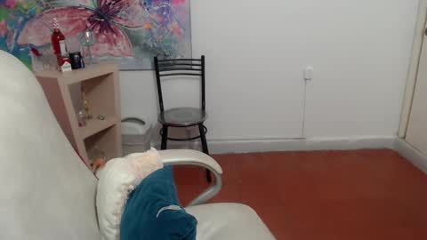 leonela   online show from 09.29.25