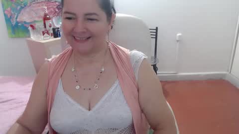 leonela   online show from 10.14.25