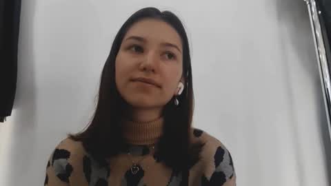 Snapshot of leoniacoaker chatting on 11.14.25 Kris online show from 11.14.25