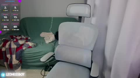 Snapshot of leonkissboy chatting on 06.28.26 leonkissboy online show from 06.28.26