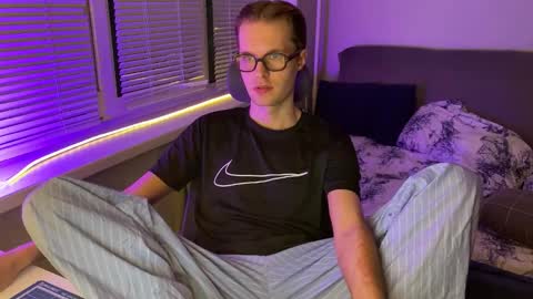 Snapshot of leonnextdoor chatting on 02.02.26 Leon online show from 02.02.26