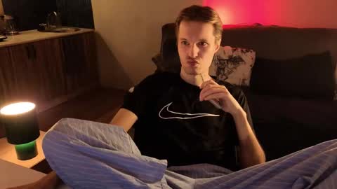 Snapshot of leonnextdoor chatting on 02.04.26 Leon online show from 02.04.26