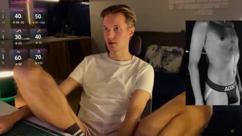 Snapshot of leonnextdoor chatting on 02.08.26 Leon online show from 02.08.26