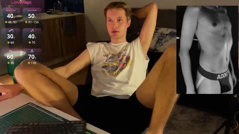 Snapshot of leonnextdoor chatting on 02.11.26 Leon online show from 02.11.26