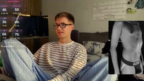 Snapshot of leonnextdoor chatting on 02.25.26 Leon online show from 02.25.26