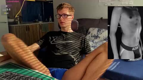 Snapshot of leonnextdoor chatting on 02.28.26 Leon online show from 02.28.26