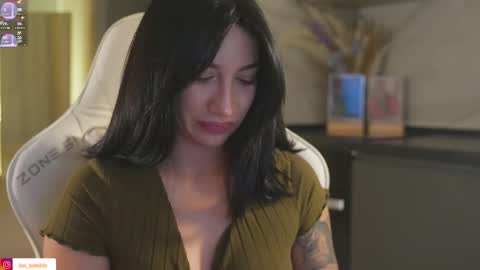 Leora online show from 10.10.25