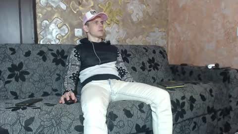 leoroman online show from 10.31.25