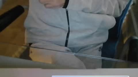 Snapshot of leoufdedingue chatting on 10.20.25 CESTMOI75100 online show from 10.20.25
