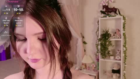 Nicole Moore online show from 04.04.26