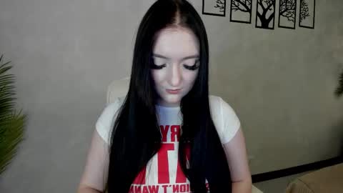 Lesley online show from 10.04.25