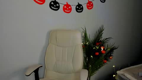 Lesley online show from 10.09.25