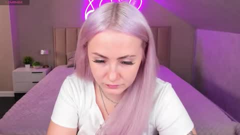 Snapshot of leslie_bell chatting on 10.14.25 Joyce online show from 10.14.25