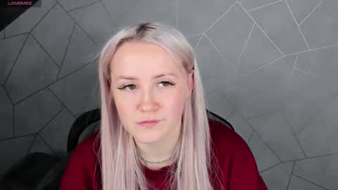 Snapshot of leslie_bell chatting on 10.21.25 Joyce online show from 10.21.25