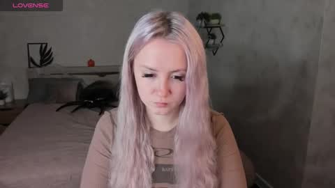 Snapshot of leslie_bell chatting on 11.02.25 Joyce online show from 11.02.25