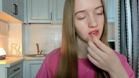  LESLIE   online show from 11.07.25