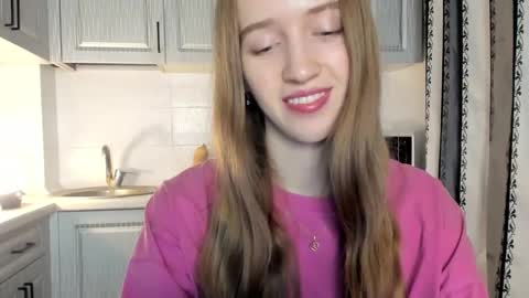 Snapshot of leslie_my_lovee chatting on 12.19.25 LESLIE online show from 12.19.25