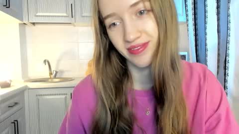 Snapshot of leslie_my_lovee chatting on 12.20.25 LESLIE online show from 12.20.25