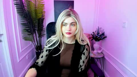 lesliemineg online show from 10.08.25