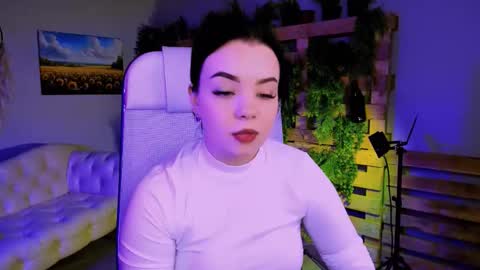 Snapshot of leslierowe chatting on 10.25.25 LeslieRowe online show from 10.25.25