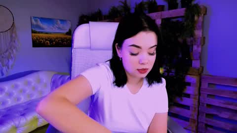 Snapshot of leslierowe chatting on 10.26.25 LeslieRowe online show from 10.26.25