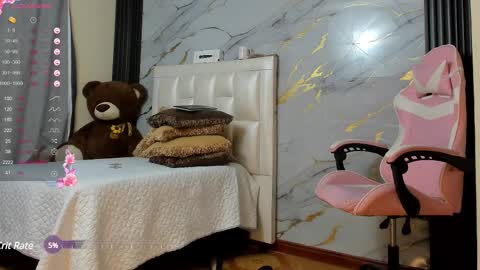 I am here from Monday to Friday from 730 am to 130 pm Colombia time and saturday from 500 am to 1000 am .... Soon Blue page online show from 02.11.25